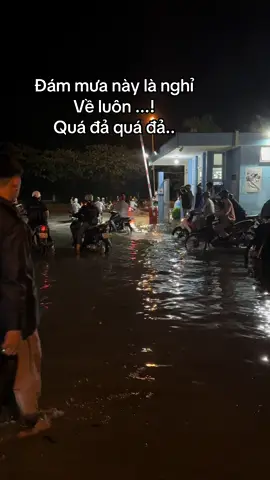 Mùa mưa năm ấy không biết năm nay thì sao tak ....? #anhcongnhan #sailuntire #xuhuongtiktok2025 