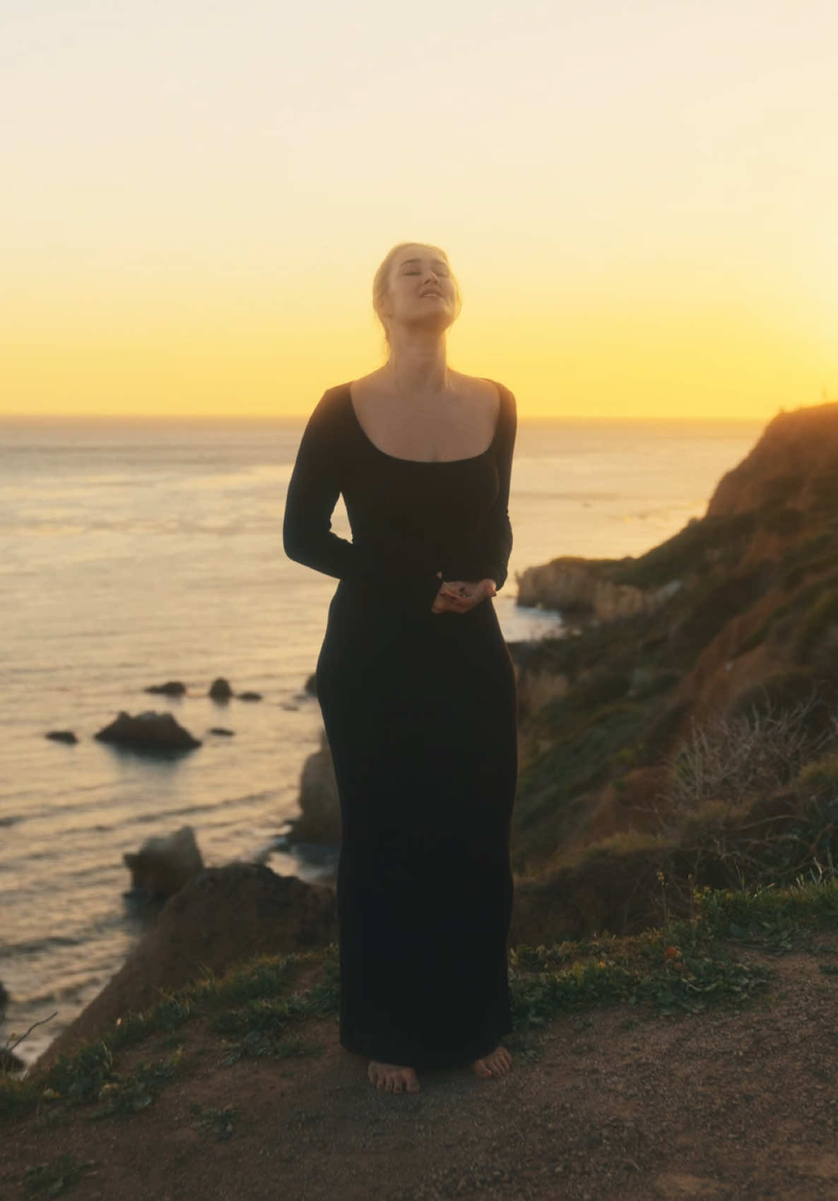 400 000 of you - all because of this song. I am forever grateful. Thank you from the bottom of my heart for being here and supporting me - it means the world to me! See having you here makes it possible for me to make more music and shine my light out in the world. And that’s all I’ll ever want to do. So thank you🥹 #MIIA #Dynasty #shineyourlight 