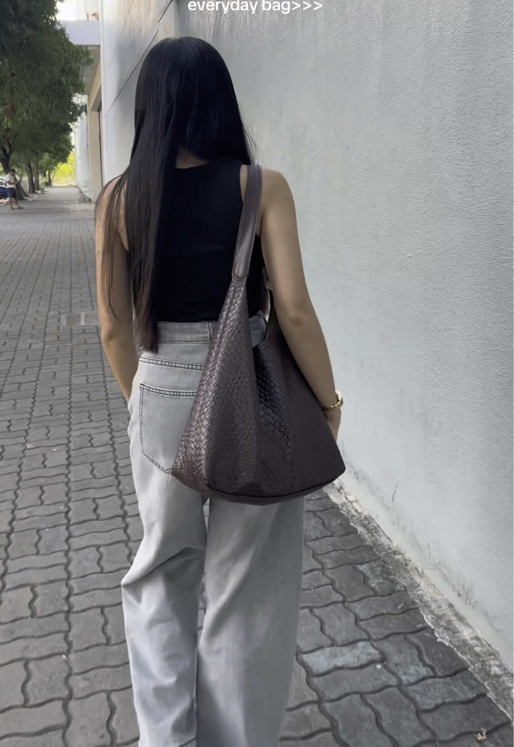 super spacious #bag #largecapacitybag #spaciousbag #totebag #leatherbag #bagwithpouch #everydaybag #officebag #schoolbag #fyp #fashion 
