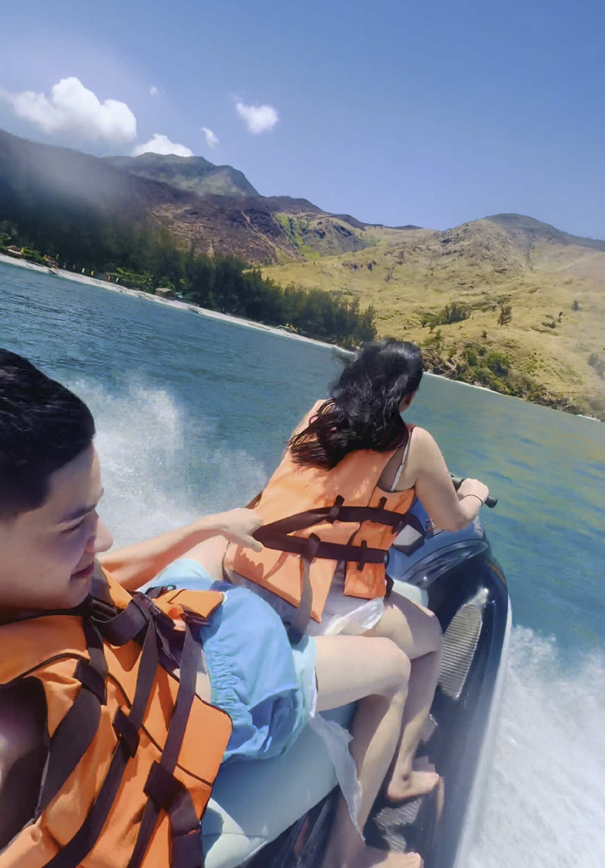 why naman ganyan kapit mo love😭 #fyp #foryou #foryoupage #Summer #beach #jetski 