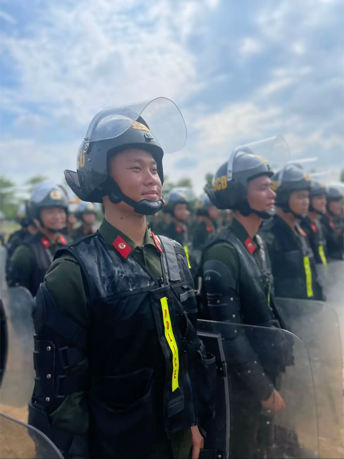 Trả hàng cho 2 khối Ak Báng Gỗ và khối 68 nhé. :)) Chúc các đồng chí luôn khoẻ.