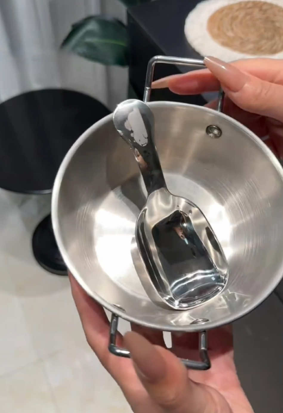 Bát inox nhỏ xinh mà tặng kèm theo chiếc thìa nhỏ xinh này nữa chứ 🤩😻#batinox #batancom #bathanquoc #inox #dogiadung #dogiadungtienich #donhabep 