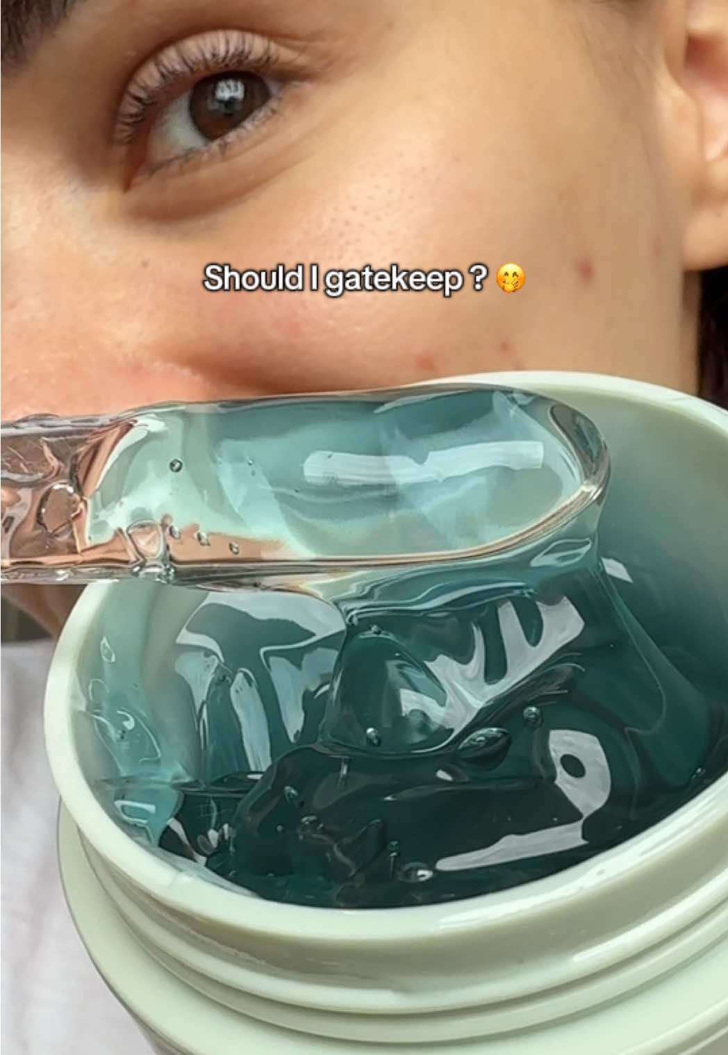 Tried a new serum ! 🩵  #arencia, #holyhyssopserum #koreanskincare #glassskin   #darkspots #poreminizming #hyperpigmentation #acnescars #brightening #skincare #beauty @Arencia 