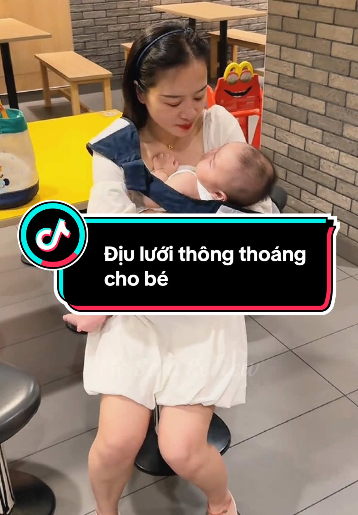 Địu lưới thông thoáng, hỗ trợ mẹ bế bé #reviewmevabe #chamcon #nuoicon #địuembé #xuhuong 