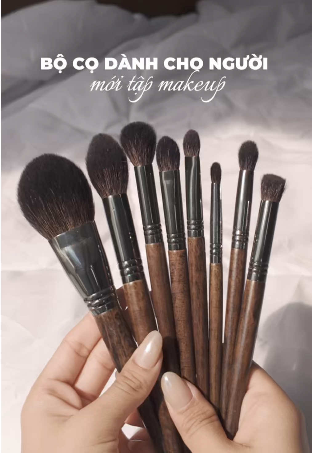Tuy là bình dân nhưng tui thấy chất lượng không bình dân đâu nha lông cọ khá mềm, ít rụng có điều mới mua về hơi có mùi tại làm bằng lông thú mà giặt 1 lần là hết à #goclamdep #makeup #glow 