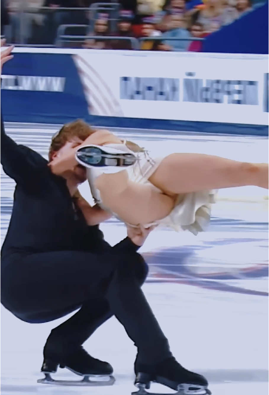 Magical moments on the ice #figureskFigure #IceSkating #icedance #figureskatingtiktok #figureskatingcouple 