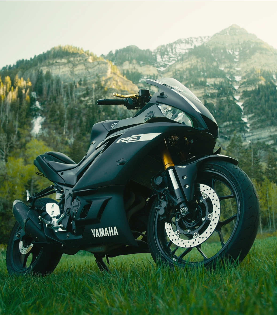 R3 in a field  LUTs and transitions available in my bio for 10% off with code “CINEMOTO” 🫶🏼 #motorcycle #filmmaker #cinematic 