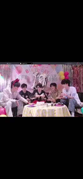mau di suapin sama yang ulang tahun hari ini 😌 Happy Birthday Zuohang 🎂🥳 #zuohang #tffamily #top登陆少年 #tffamily_3rd_generation #fyp #fypシ゚ #4u #xyzbca 