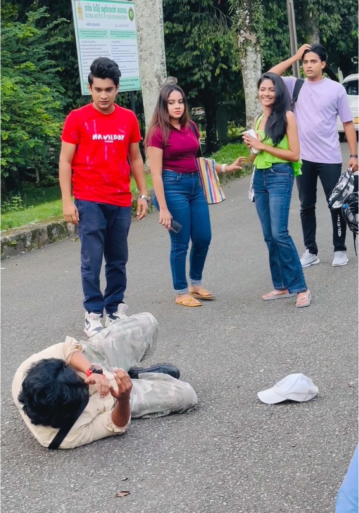 කොල්ලෙක්ට ගැහුවම ඇයි කෙල්ලන්ට නෙච්චර සතුටු...@Nimanthi_Porage_Official @Prabath Roshan  #viral #viralvideo #trending #onemillionaudition #foryoupage #fypシ゚ #trendingtiktok #hiripodawassa 