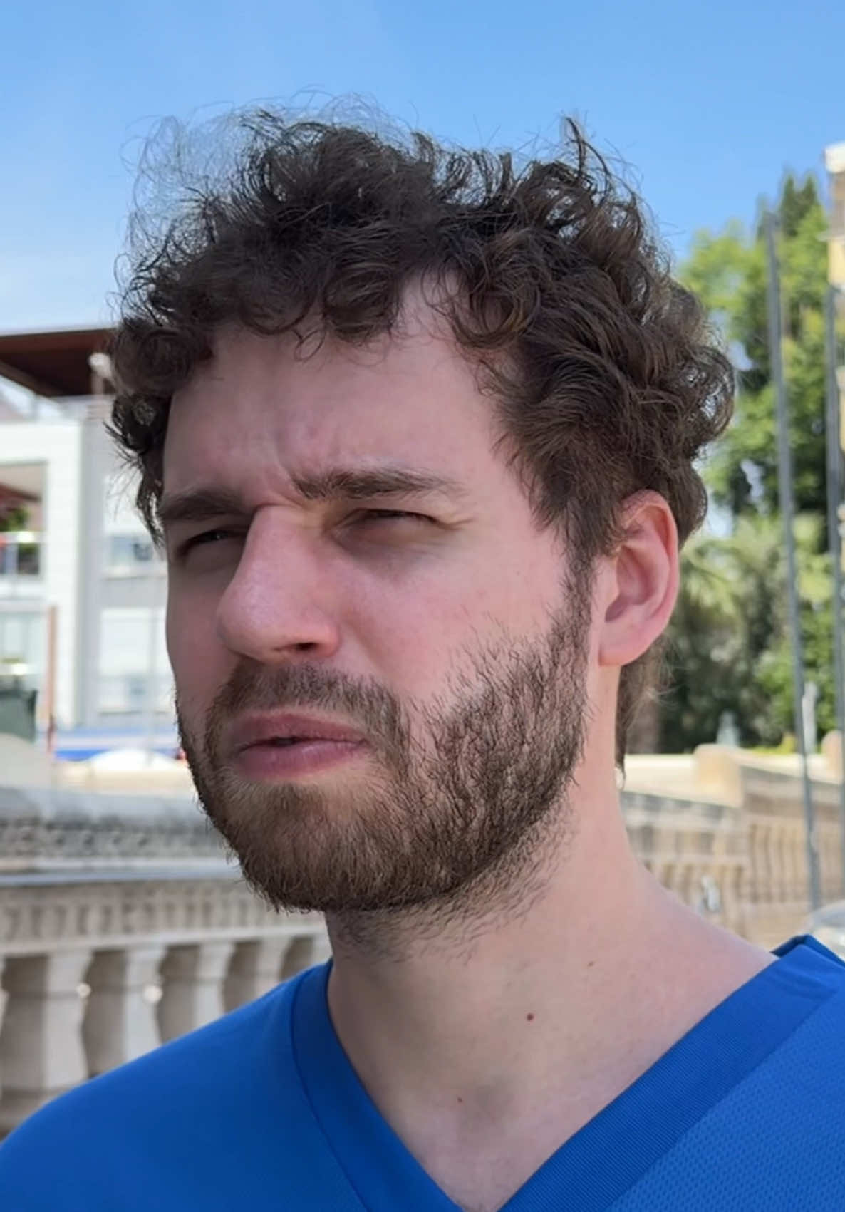 Когда надел широкие штаны😂