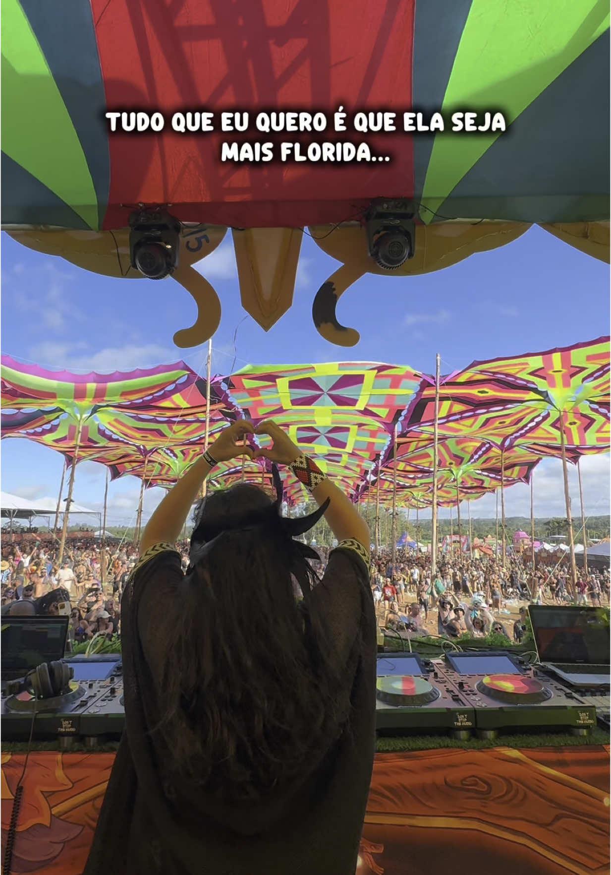 Ô borboleta tão colorida 🦋🦋 @altruismdj  #rave #psytrance #borboleta #fy 