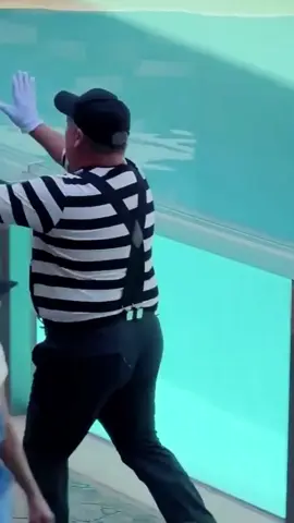 Tom The Mime Gentleman #prank #tomthemime #explore #viral #orlando #seaworldOrlando #foryoupage #fyp #tomseaworld #funnyvideos #tom #Funny #mime #Viral #USA #family 