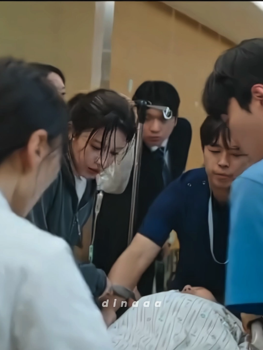 satu menyelamatkan angka kelahiran satu lagi berjuang  menurunkan angka kem*tian #jujihoon #goyounjung #choyoungwoo #shinhayoung #shinsia #jungjoonwon #leebongryeon #hanyeji #thetraumacode #thetraumacodeheroesoncallkdrama #thetraumacodeheroesoncall #residentplaybook #residentplaybookkdrama #kdrama #kdramaedit 
