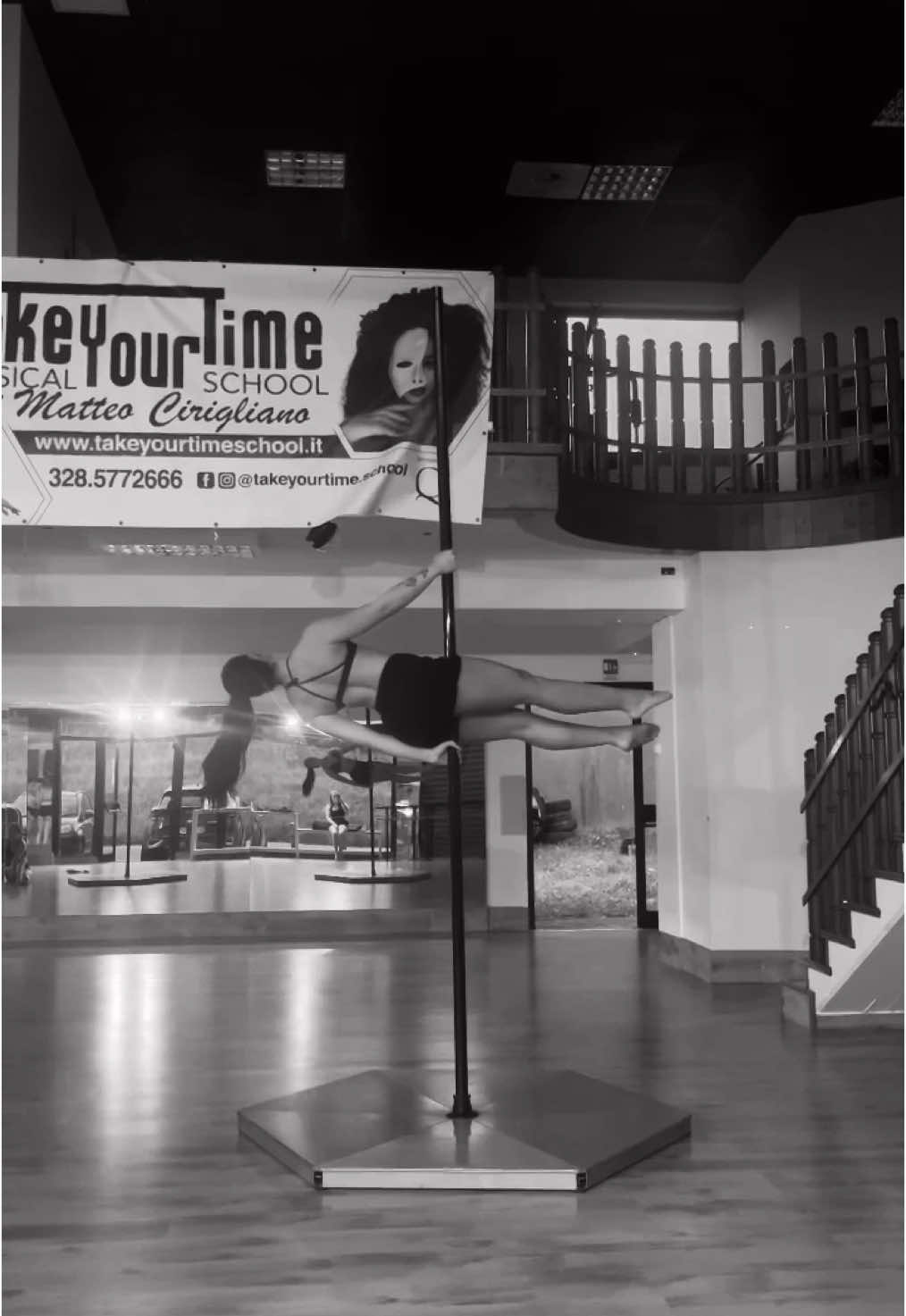 🧚🏻#poledance #begginerpole 
