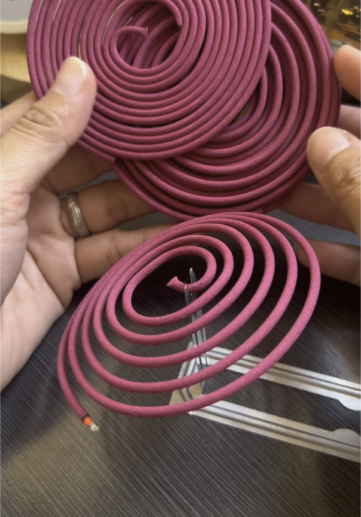 Not your ordinary katol! Dahil plant based sya kaya super safe at hindi masakit sa ilong! 🤎 #mosquitocoil #mosquitoreppellant #katol 