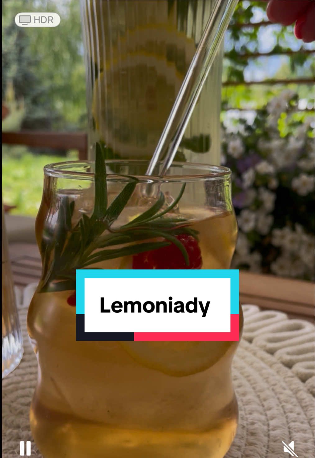[reklama] komukawke.pl - zajrzyjcie koniecznie na stronę, letnie lemoniady, kawy smakowe czy owoce liofilizowane to już znam i polecam ❤️  P.s niebawem pojawią się również zestawy prezentowe 🫠  Na stronie jest tak duży wybór że na pewno znajdziecie smaki odpowiadające Waszym gustom 🥰  @komukawke.pl dziękuję za pyszną przesyłkę ❤️   #lemoniada #nawodnienie #herbatysmakowe #mango #lemoniadatruskawkowa 