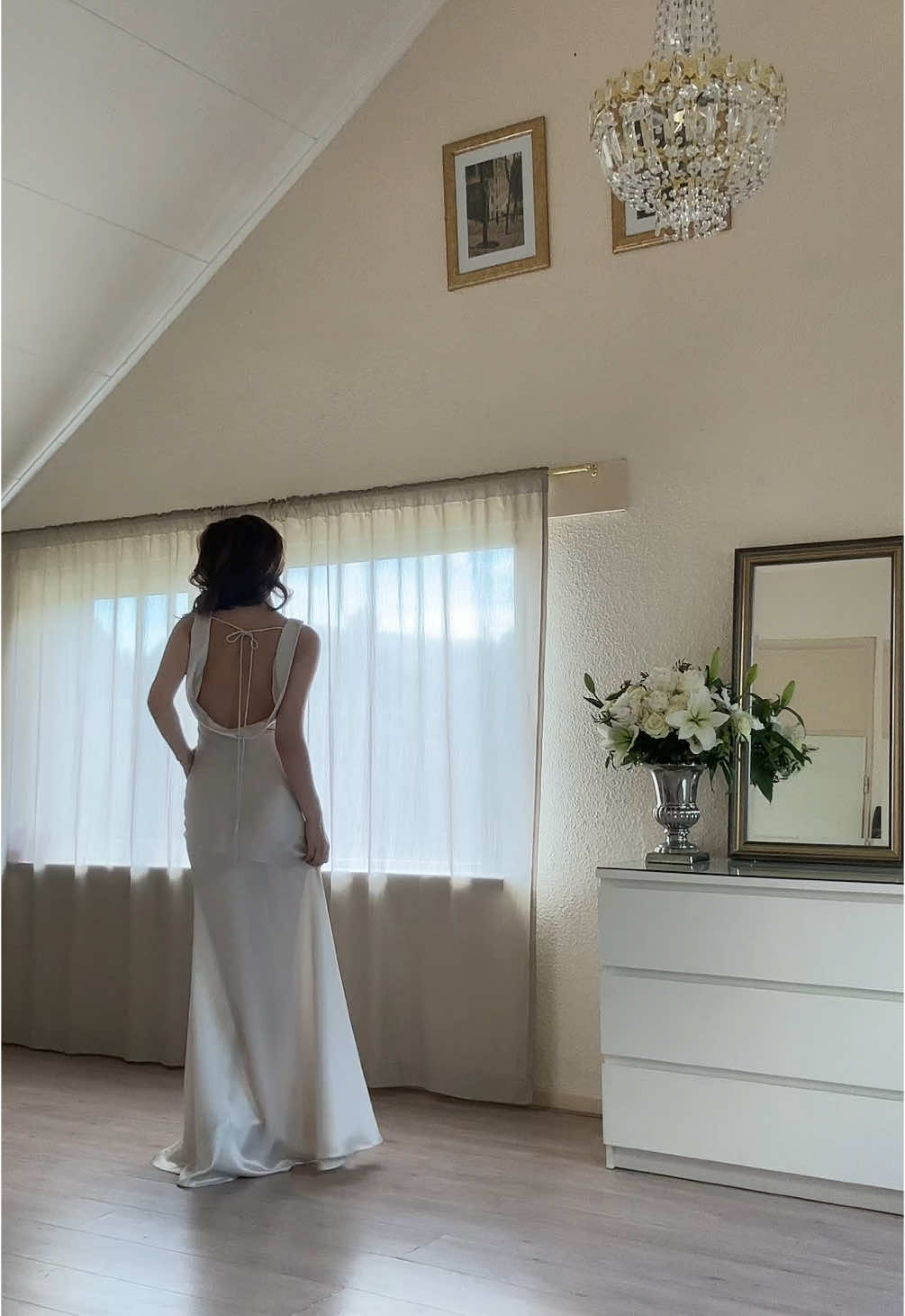 Open back dresses >>> #elegantfashion #classystyle #oldmoney 
