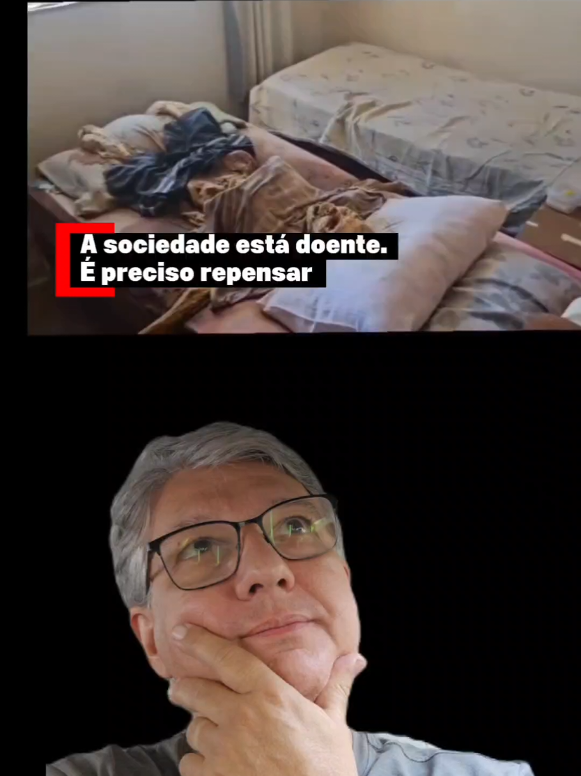 A vizinha do idoso encontrado morto em casa no Rio de Janeiro contou como os moradores da região estranharam a ausência do Sr. Dário, de 88 anos. Ele costumava ser visto na varanda, mas isso cessou, levantando suspeitas. Ela tentou denunciar a situação a autoridades sem sucesso até a intervenção policial. Os filhos do idoso foram presos em flagrante por manterem o corpo do pai em avançado estado de esqueletização dentro de casa, na tentativa de continuar recebendo seus benefícios financeiros.  #Deus #justiça  #sociedade 