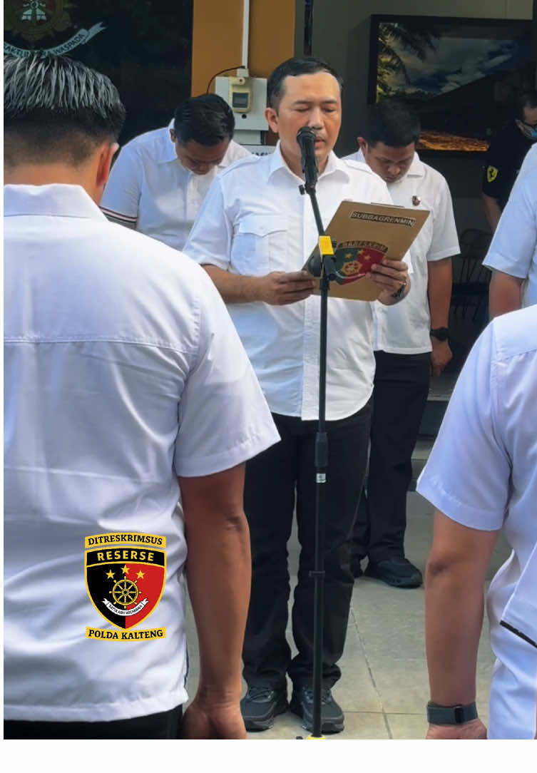 Direktur Reserse Kriminal Khusus Polda Kalteng Kombes Pol. Dr. Rimsyahtono S.I.K. M.M., memimpin langsung apel rutin yang biasa dilakukan sebelum anggota bergerak melaksanakan tugasnya. Beliau berpesan kepada para anggota untuk bekerja secara terukur, profesional dan mengikuti SOP yang ada. Bukan tanpa alasan, upaya ini demi menghindari kesalahan dan tidak adanya komplain dari masyarakat secara langsung.  #ditreskrimsuspoldakalteng #ditreskrimsuskalteng #dirreskrimsuspoldakalteng #dirreskrimsuskalteng #poldakalteng #polri #fyp 