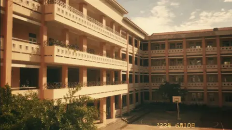Hết một năm học rrr