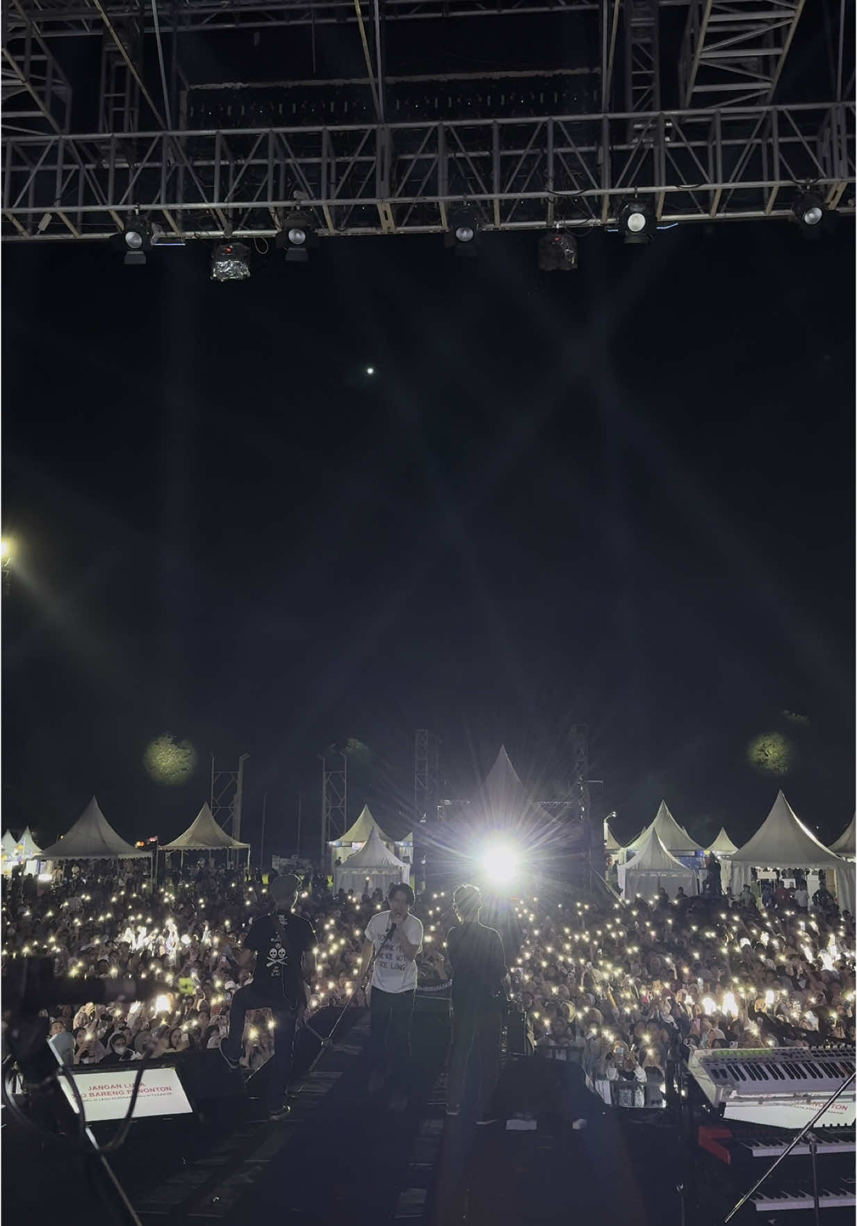 nih buat yg nanya pesona sederhana - Semesta Berpesta full video konser kemaren @Rony Parulian @Wer1 Sumbagsel @WeR1 Official Fanbase  #ronyparulian #konsermusik #palembang #fyp #fypage #weare1official #stagephotography #stagephotographer #semestaberpesta #palembangkonser 