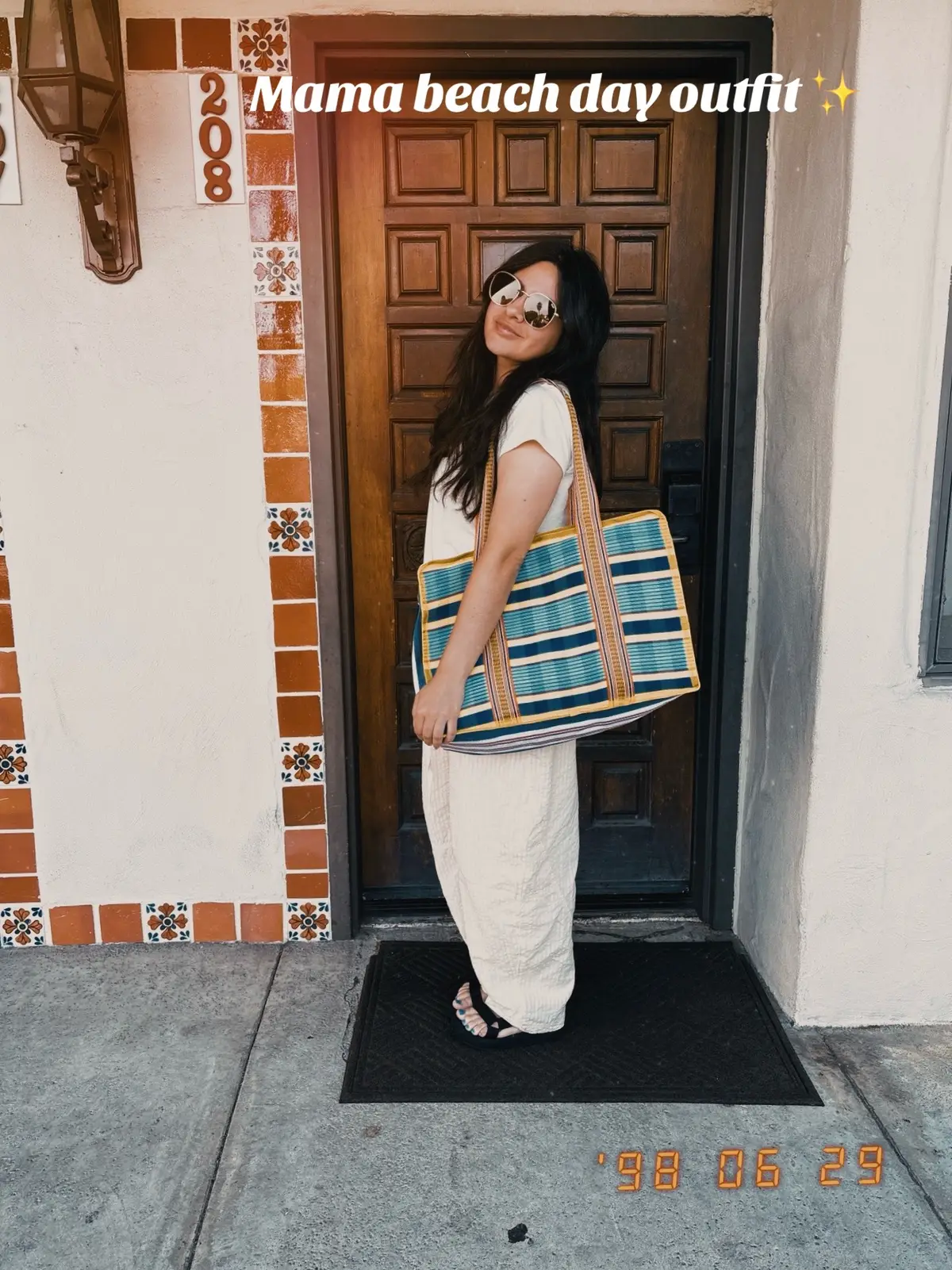 Comfy outfit for a nice beach day as a mom of 3. The bag full of…everything✨