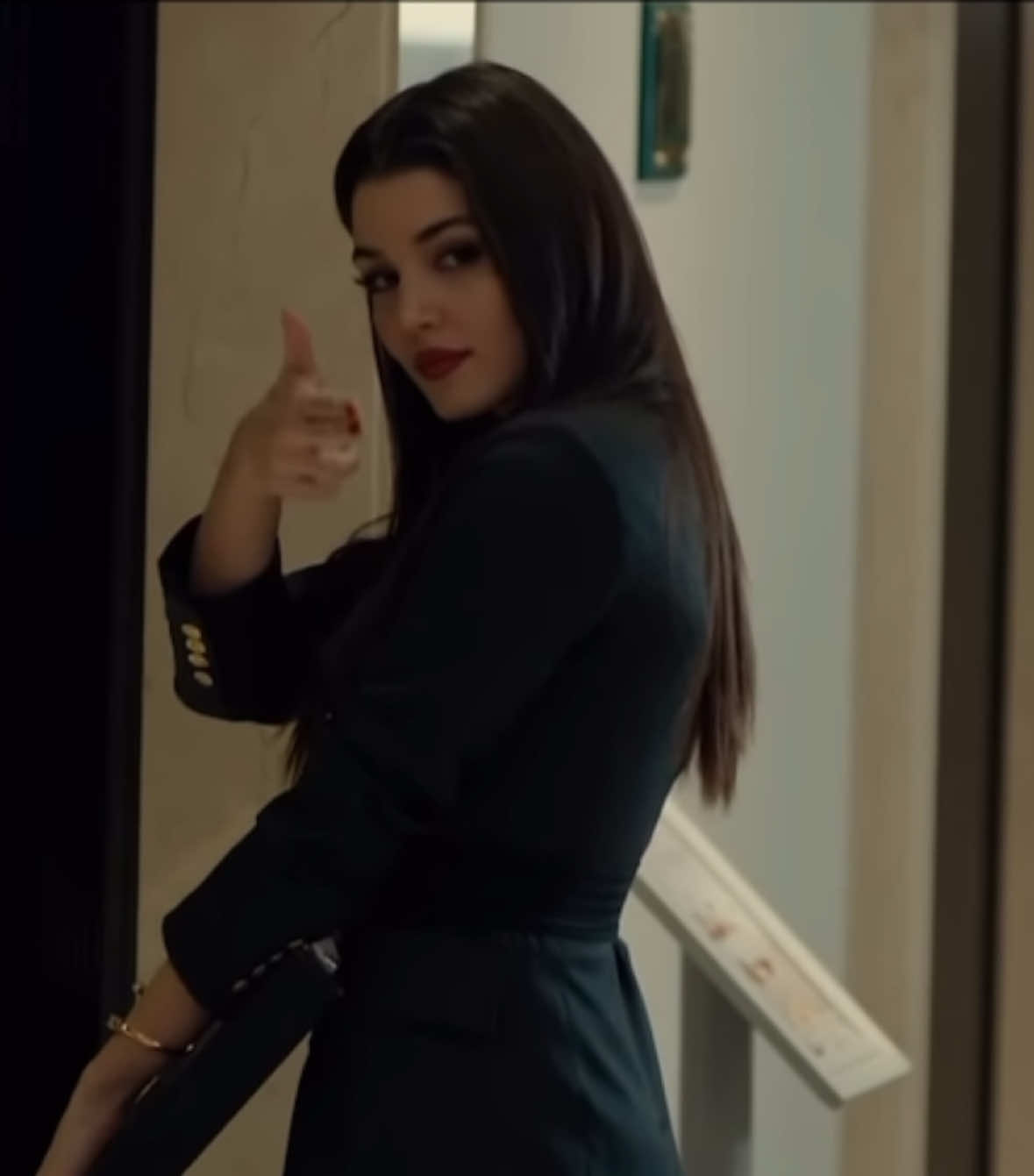 Halka 💥 . . . #halka #serkancayoglu #handeercel #seriesturcas #turkishseries #turkey #turkish #viralvideos #fyp 