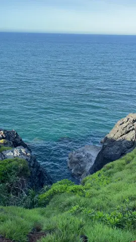 Gềnh đá bàn than một địa điểm cực hot cực đẹp 🌊🌊#CapCut #xuhuong #trend #vietnam #quangngai #quangnam #sea #cảnhđẹpthiênnhiên #hot #cảnhđẹp #hot 