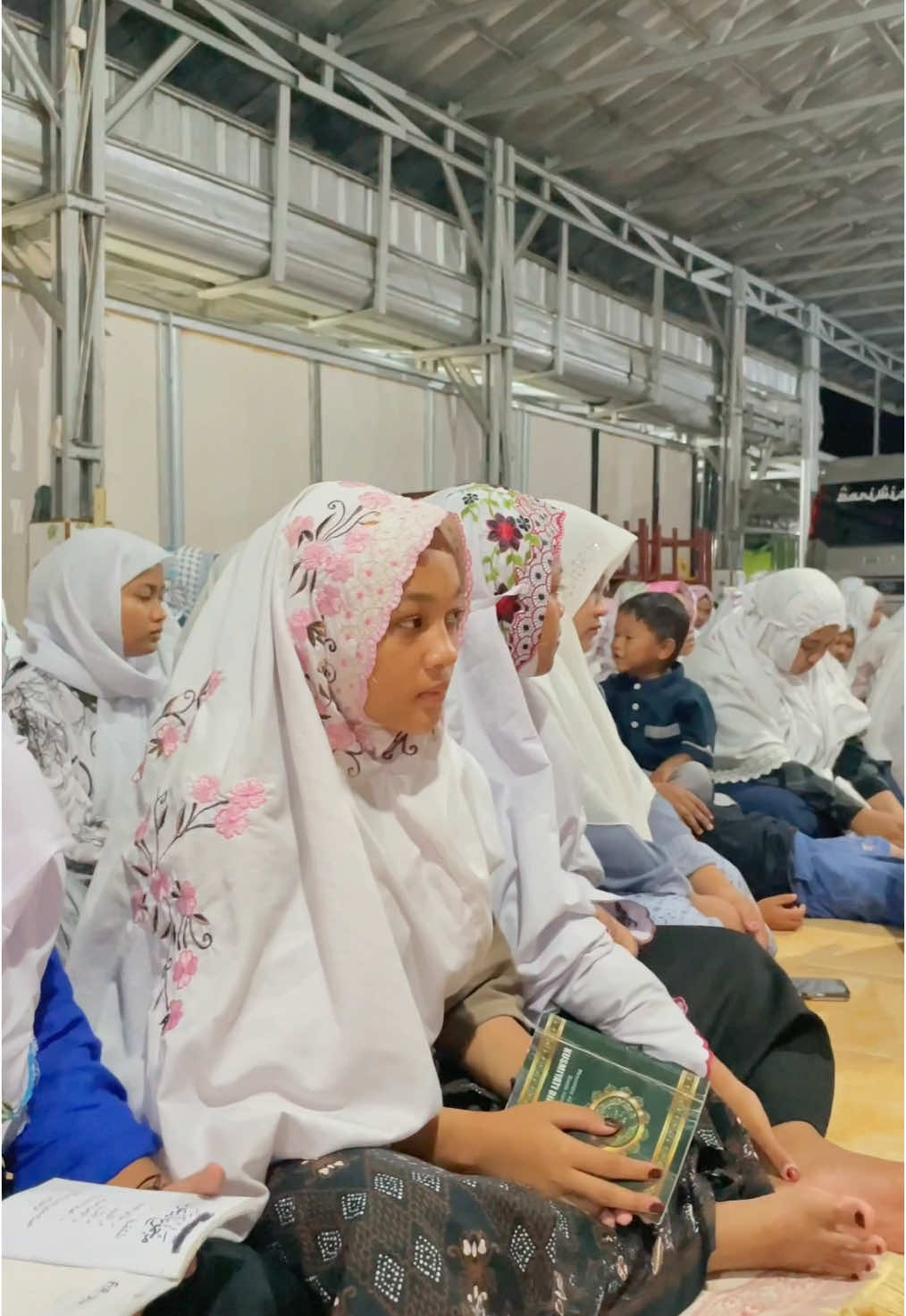 Kegiatan malam Jumat Maziyatul Fatayat dan dilanjut istighosah bersama santri putri@@PP.Darul Ishlah Tulang Bawang##masyaallahtabarakkallah##maziyatul##santri##santriindonesia##santripondok##fypシ゚viral🖤tiktok##viralditiktok##santrilampung##viralditiktok##fyp##mondokpesantren##istighosah##yasin##viral_video