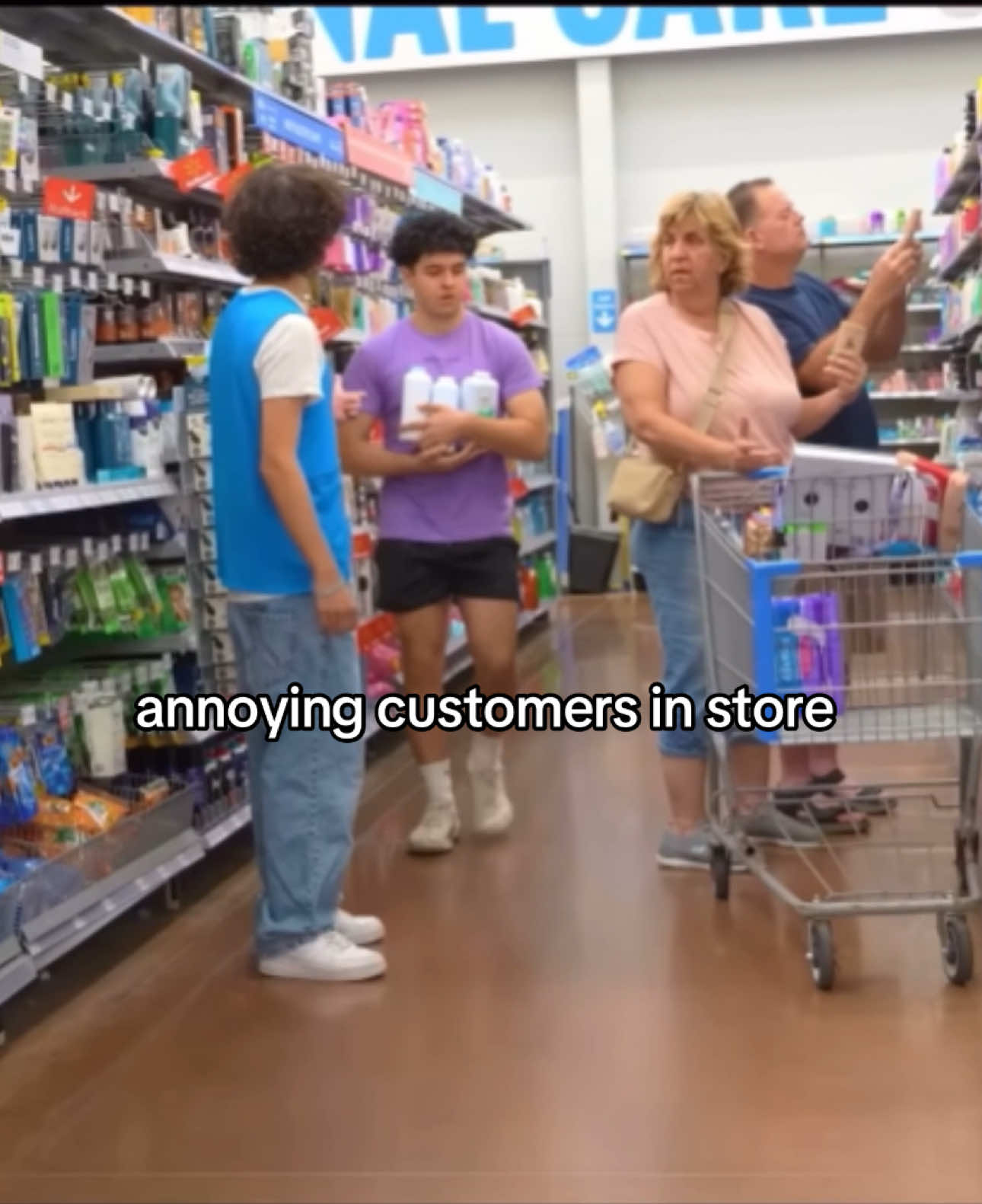 young lady 💀🤣 #walmart #daviduploads #foryoupage #viral #funny 