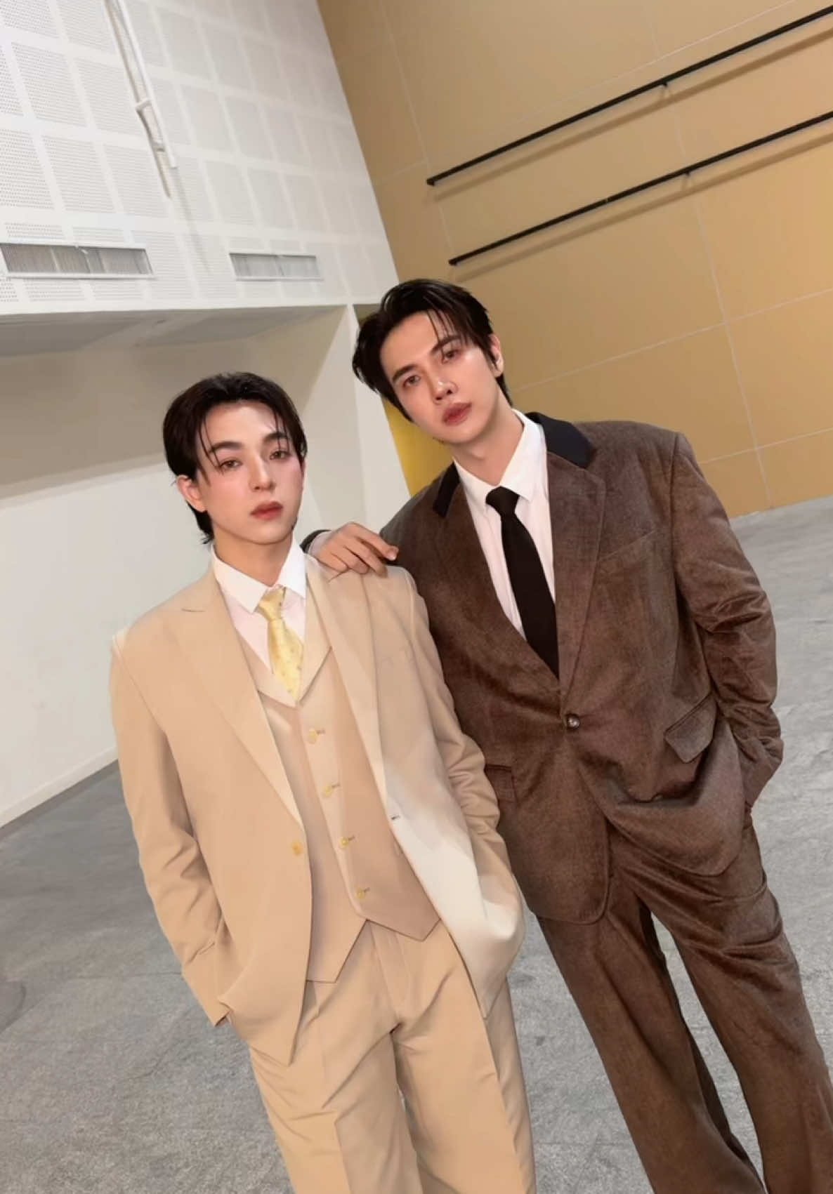 ไม่เต้นครับ อายคน  @แม็กกี้ อันเดอร์สกอ อาร์พี @bbasjtr  #9entertainawards2025  #9entertainawards2025xMAXKYBAS #maxky_rp #บาสเด็กอ้วนที่แท้จริง #MchoiceArtist