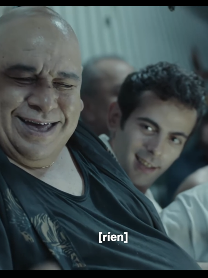 COMEEEEEEEE  . . . . #humo #argentina🇦🇷 #elmarginal #telefe #elcuis 