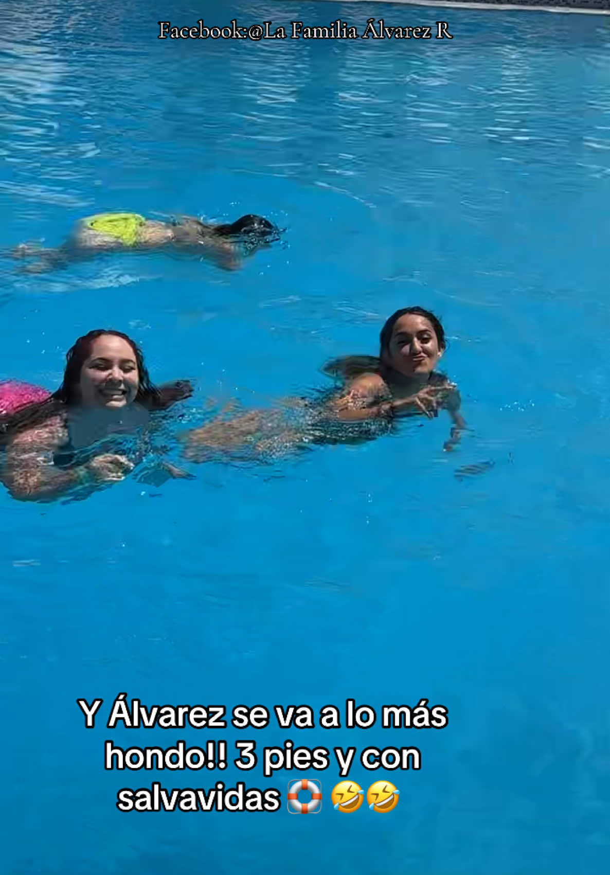Como Alvarez no sabe nadar se va con los niños al de 3 de pies! #jajaja #🤪 #🤣🤣🤣 #salvavidas  #fup #fyp #fypシ #Miami #Beach #florida 