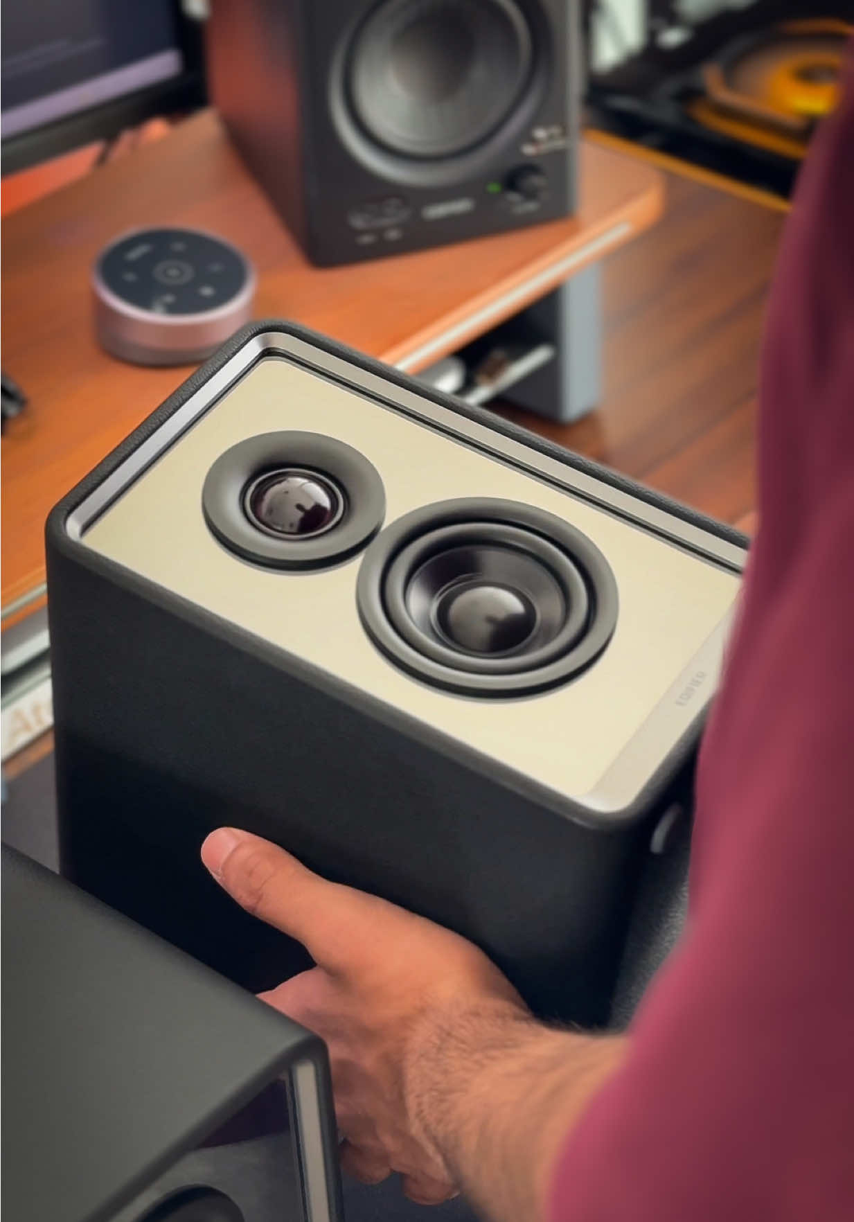 My New Speaker System!🤌 You all know how much I love my speakers from @Edifier Global , and their latest Edifier QR65 speakers are no exception. Not only do they sound incredible, but their futuristic design totally looks like something straight out of a sci-fi movie!😮‍💨 Some of its main features: ✅70W RMS Power with Hi-Res Audio Certification ✅Dynamic light effects for an immersive vibe ✅65W fast USB charging via two USB Type-C ports and one USB Type-A port ✅Seamless connectivity with Bluetooth V5.3, USB, and LINE IN inputs ✅Comes with speaker stands for a premium setup With the side-panel button, you can choose from 11 preset light effects, or fully customize them with the EDIFIER ConneX app. The app also lets you fine-tune the EQ settings to adjust the sound exactly to your liking.🔥 If you're thinking about upgrading your audio setup, these speakers are definitely worth considering! I'll leave it's link in my bio if you guys are interested!🙌 . . . #tech #desksetup #speakers #edifier #review #workfromhome #setup #setupinspiration #deskaccessories 