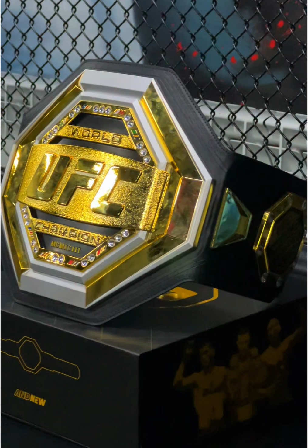 🏆 Пояс UFC – не просто аксессуар, а символ чемпиона! Хочешь почувствовать себя победителем? Или сделать подарок, от которого у него просто снесёт крышу? 🔥 Этот пояс – как у настоящих бойцов! Подойдёт для фотосессий, коллекции или просто чтобы каждое утро начиналось с мотивации. 🎁 Девушки, хотите, чтобы ваш парень сиял от счастья? Вот он – идеальный подарок. 🎯 Статус. Стиль. Сила. 📩 Пиши в директ, пока они есть в наличии. #UFC #поясчемпиона #подарокмужчине #мужественность #бойцовскийдух #mma 