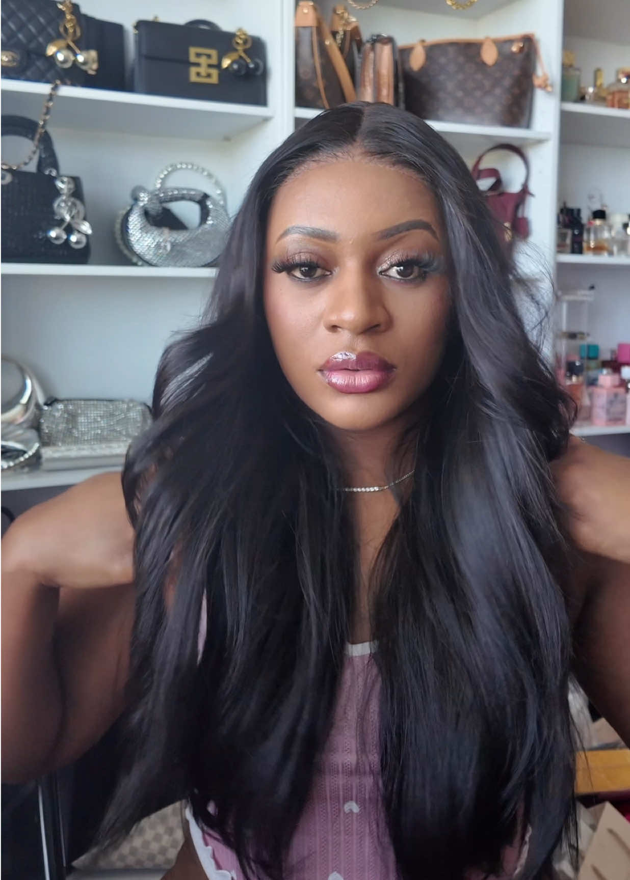 Human hair blends are my absolute favorite! Very easy to style up too @TESLAL HAIR SHOP has some of the best and affordable ones #gluelesswig #naturalwig #affordablewig #humanhairblend #blendwigs #wiglife #curtainbangs #trendyhair #teslalhair 