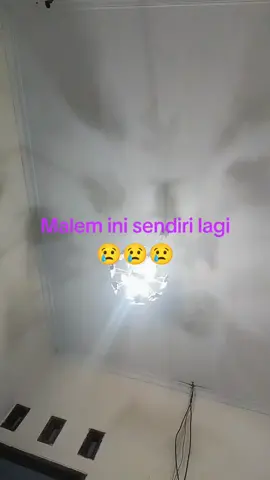 Malem ini sendiri lagi 😭😭😭