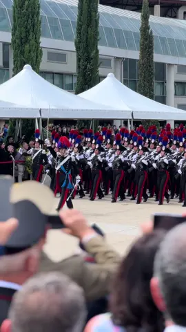 Non c'è bisogno di hastag, canzoni o altro. Il giuramento del 14esimo corso dei Carabinieri Allievi Marescialli parla da solo.