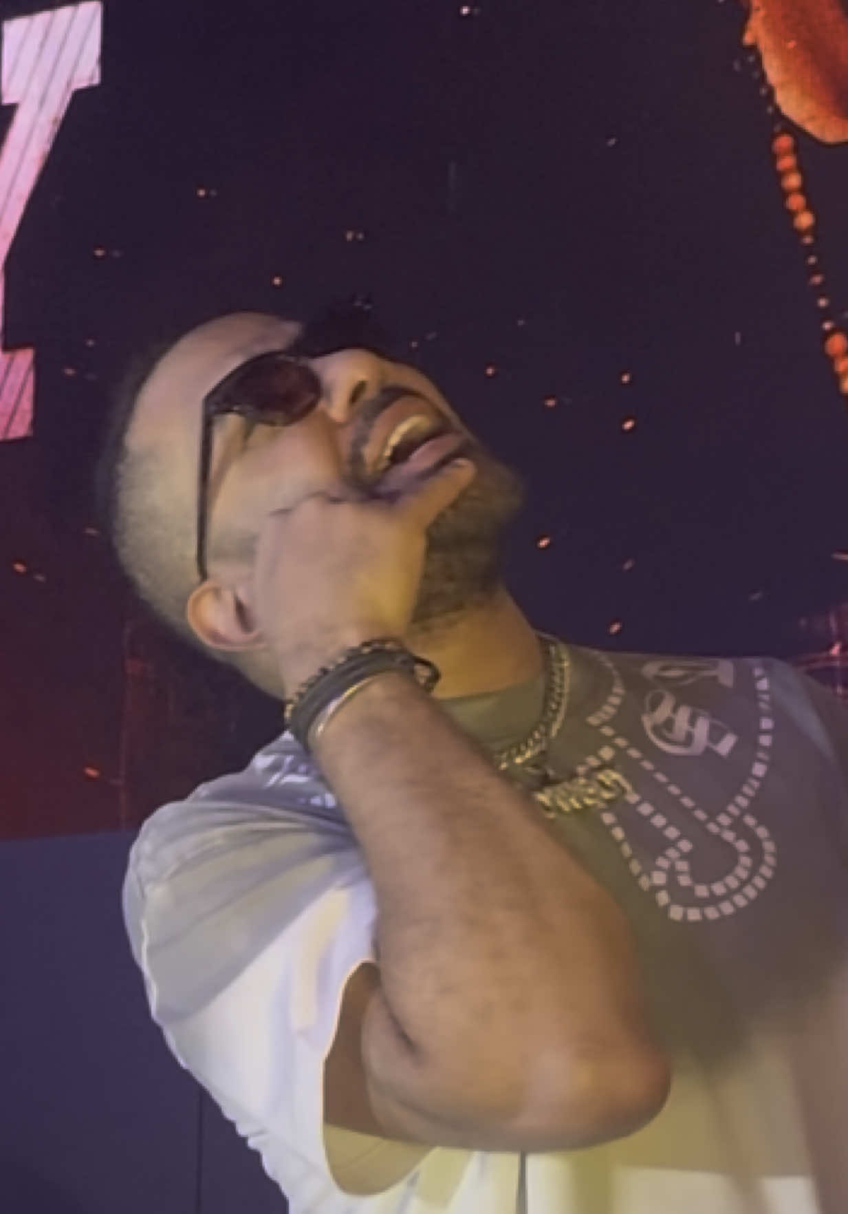 يابنيه سمعيني و بقربج خليني جمالها ياذيني ف على المخفر لحقيني 🚓🏬 @Sancy Egypt @Ouzii @Youph @FAHAD TIME 