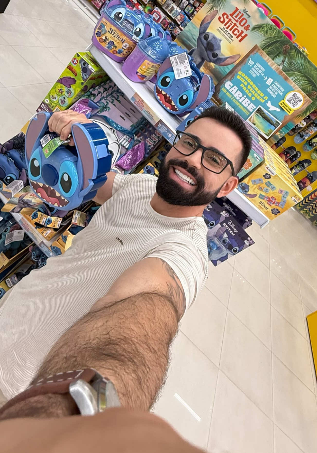 E esse tour só com itens do Stitch aqui na @Havan Oficial 🤩💙 Sabem que hoje é a estreia do filme e lá na Havan você encontra de tudo do seu personagem favorito  #stitch #fyyyyyyyyyyyyyyyy #havan #stitchkindness #cinematic 