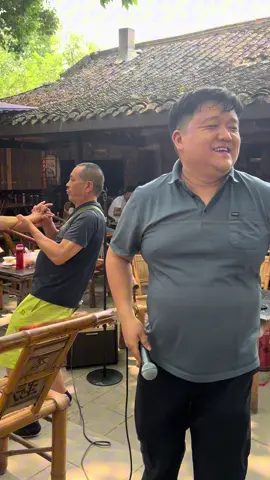 There was someone next to me getting a massage, and they kept making me laugh. When I sang, I tried to recall the saddest moments of my life, but I still couldn't hold it in.