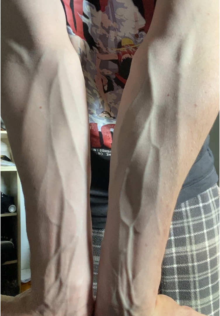 Veins 😱 #veinyhands #vascular #armveins #hands #fyp #vein #veins #veiny #aesthetic #biceps 