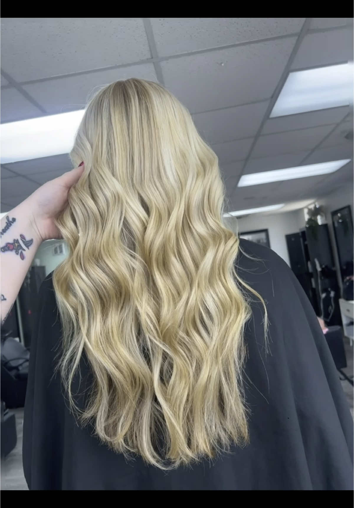 & bright + sunny she got 🫶🏻☀️ #hairstylist #hairtok #hairstylistsoftiktok #redken #wellaprofessional #wella #fyp #redkenprotok #redkenshadeseq #redkengorgeous #redkenpartner #hairinspo #hairideas #pittsburgh #pittsburghhairstylist #blonde #blondehair #blondes #balayage #balayagehair #Summer 