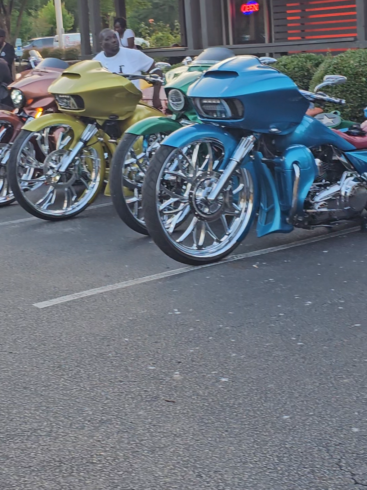 Parking Lot Pimping At Hooters #mrytlebeach #bikeweek #myrtlebeachbikeweek2025 #bikeweek2025 #bikertiktok #bikersoftiktok #viral #fypシ  #mototcycletiktok #fyp  #motorcyclesoftiktok #motorcycle #bigwheelbagger #uptownmotorsports #Summer 