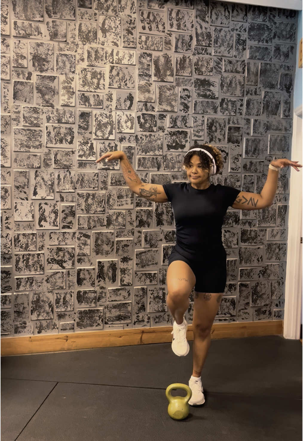 She was a Fitness Fairy: KB Knee Raise edition😂🧚🏽 #fyp #GymTok #gymhumor #kettlebelltraining #core #fitnessmodel #fitnesscontent #explore #explorepage #Fitness #fitspo #weightloss #fitnessmotivation #training 