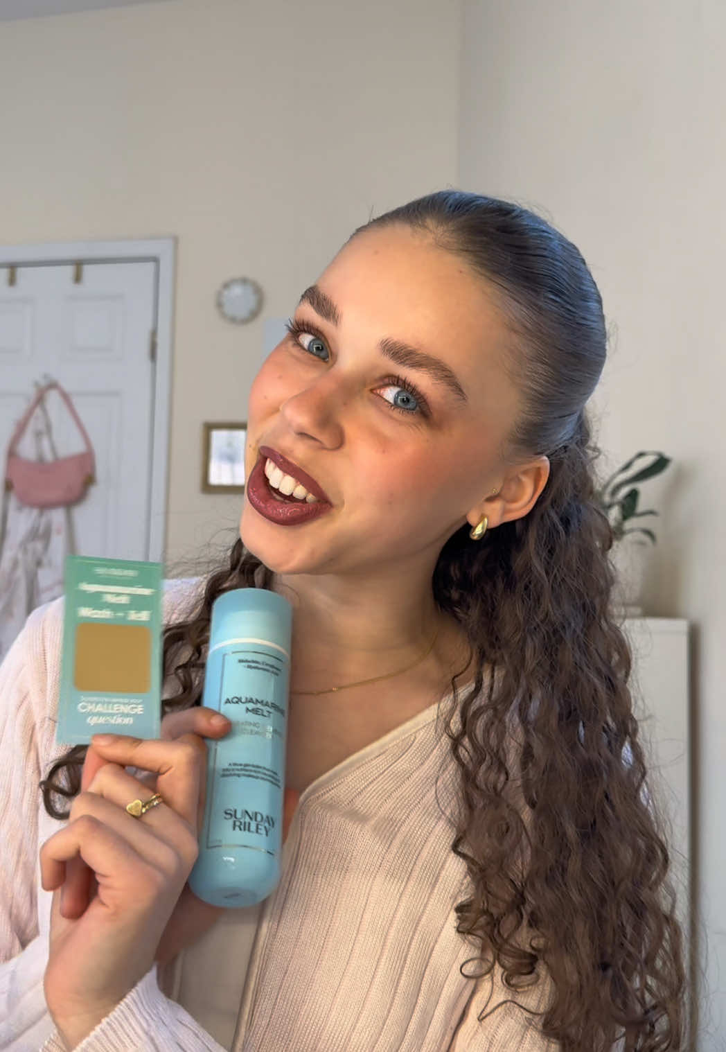 A makeup removing balm that I don’t have to double cleanse with?? Sign me up😇 @Sunday Riley #washandtell #sundayrileypartner #aquamarinemelt #skincareroutine #grwm 
