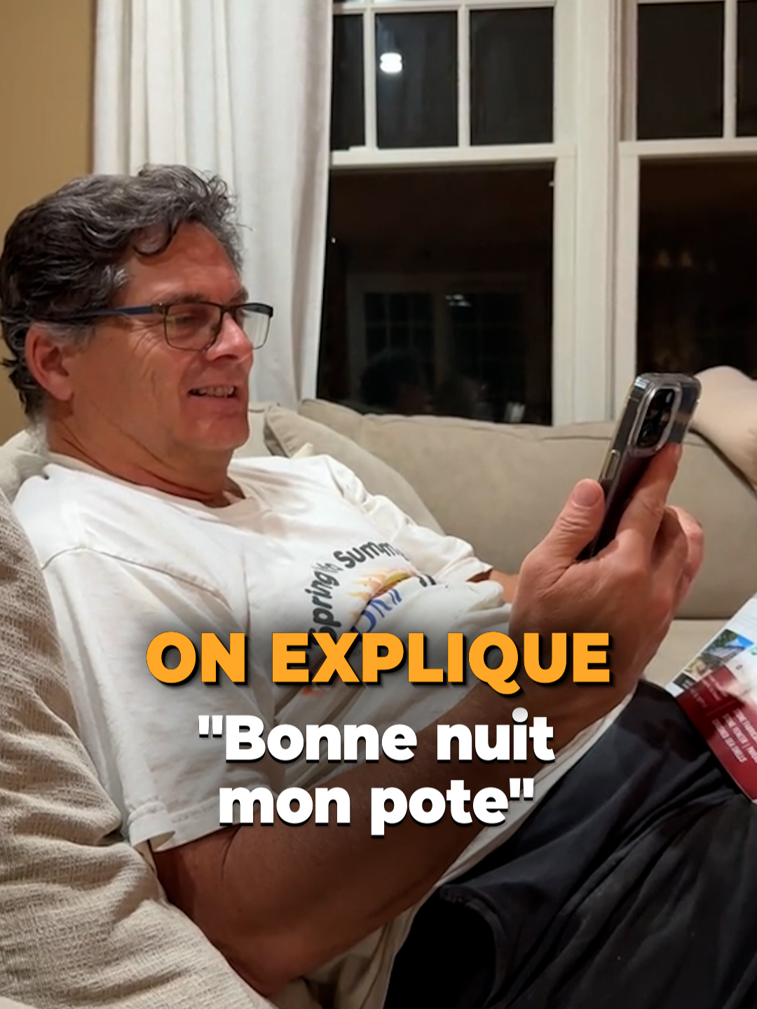 Ces hommes s’appellent pour se souhaiter 