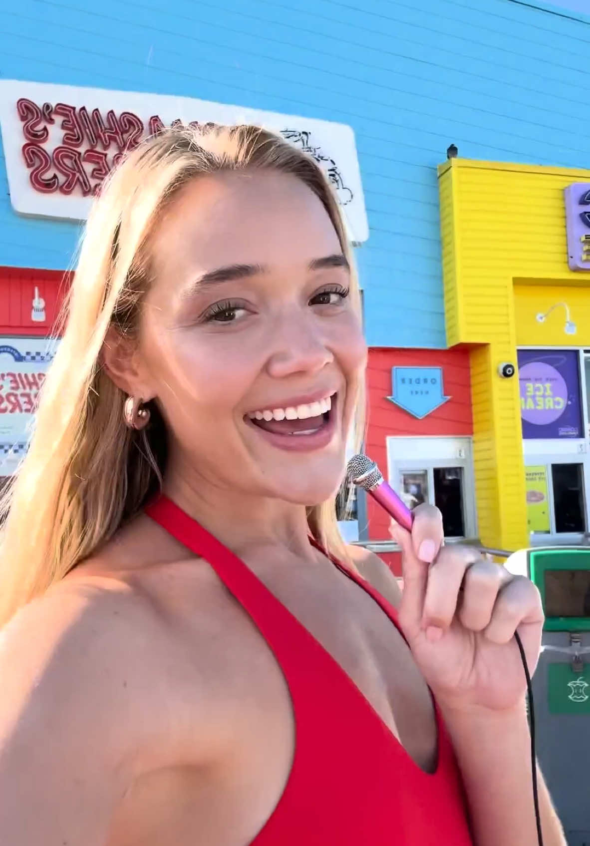 Now we’re hungry. Brb, booking a direct flight to the Santa Monica Pier. @olivia ponton  #vspink #Summer #foodreview #santamonica #santamonicapier 