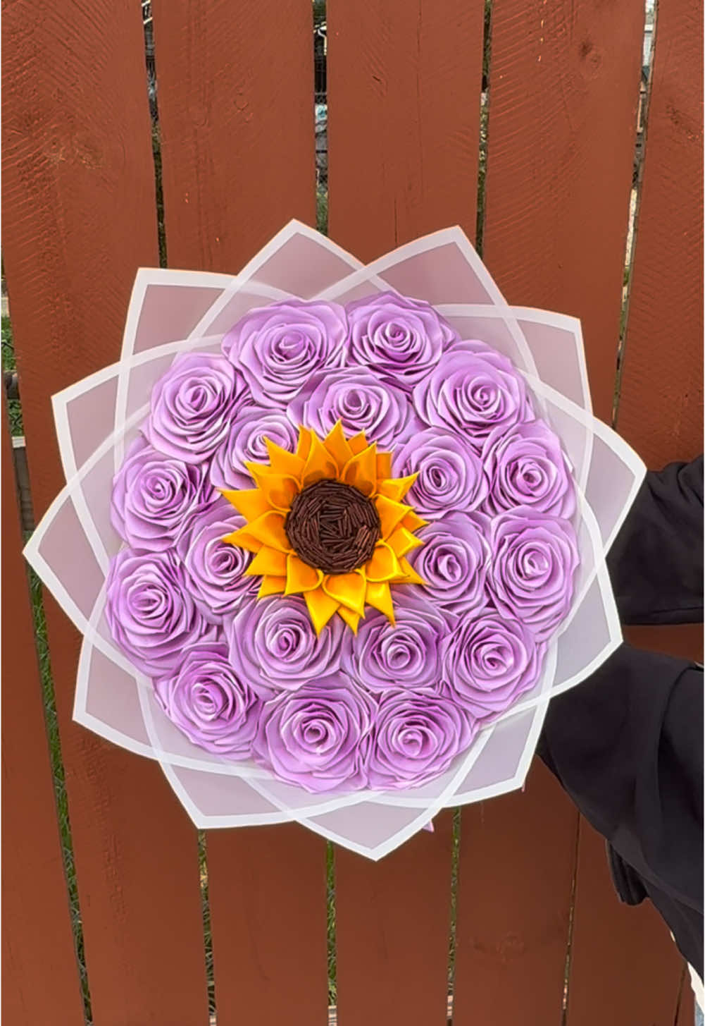 💜💛 #beginnerflorist  #eternalroses  #eternalflorist  #eternalflowers  #floreseternas  #graduationbouquet 