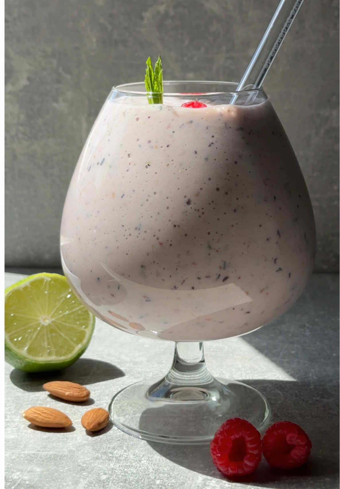 fruit🍌 🫐🍓shake with nuts 🥜and iced🧊 #shake#smoothie#foryou #Recipe #foodblogger